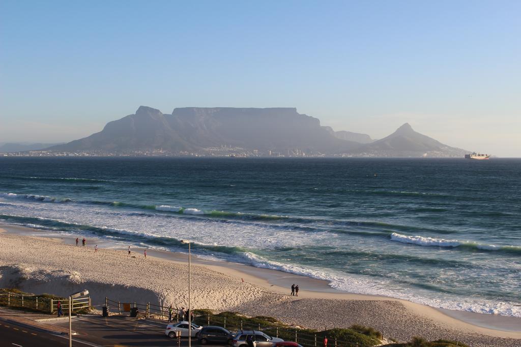 Blouberg Beachfront Apartment Bloubergstrand Exterior photo
